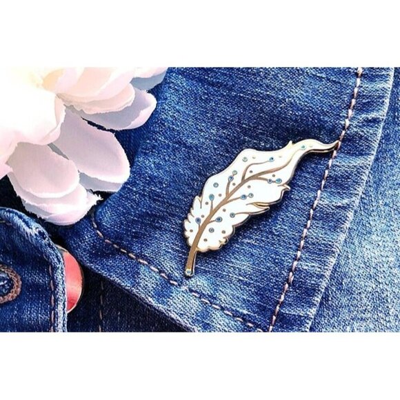 Pegasus Feather Enamel Pin - Gold Plated Mythical Jewelry & Brooch - Picture 5 of 9